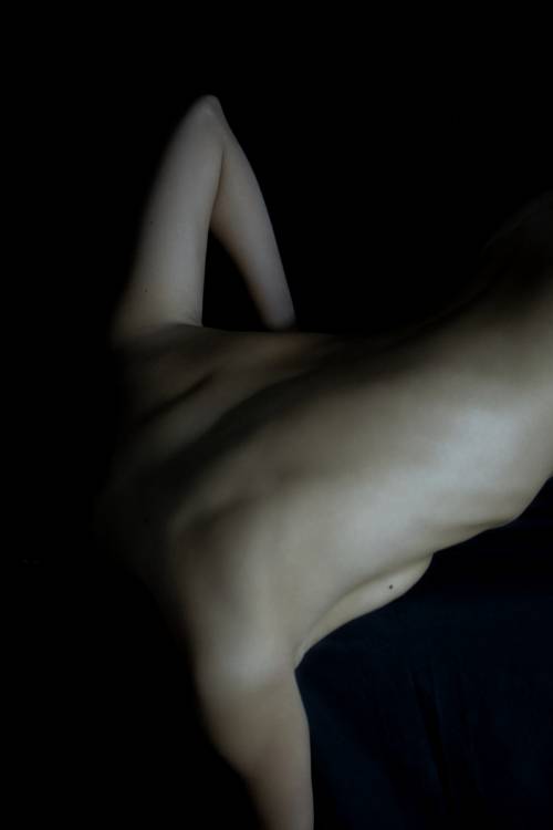 Il corpo diventa statua nella mostra fotografica di Francesco Brigida